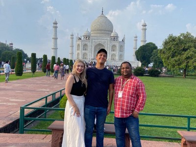 Taj Mahal Agra & Fatehpur Sikri Day Tour from Delhi