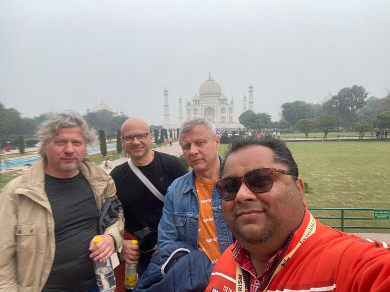 Taj Mahal and Agra tour by Gatiman Express train