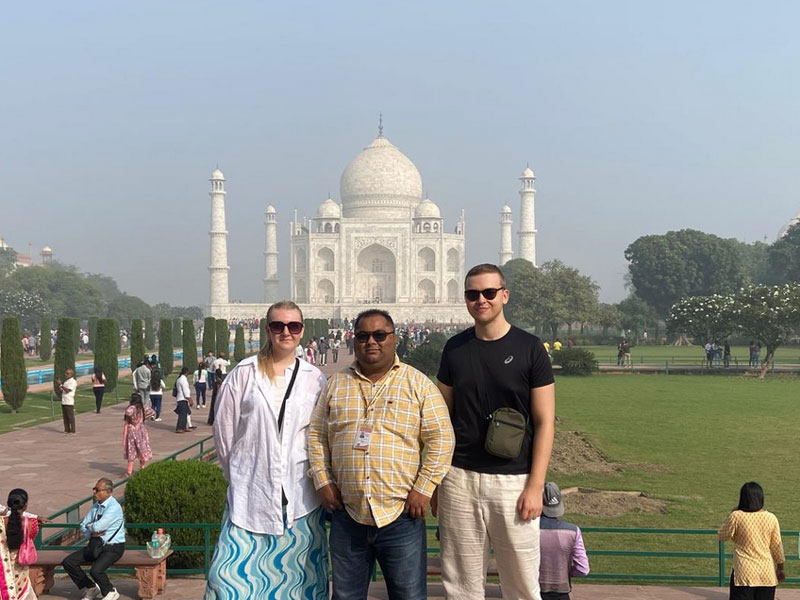 Taj Mahal tour with Fatehpur Sikri by Train from Delhi