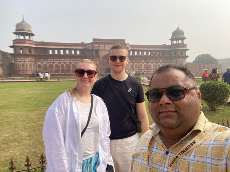 Taj Mahal tour with Fatehpur Sikri by Train from Delhi