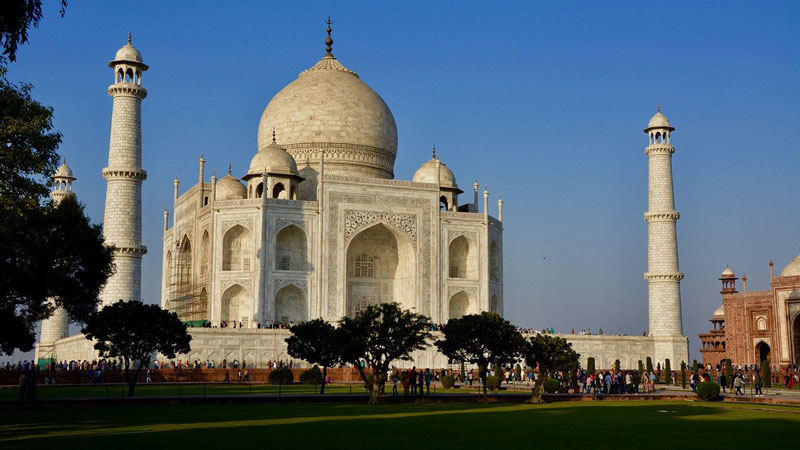 Taj Mahal and Agra tour by super fast Gatiman Express train