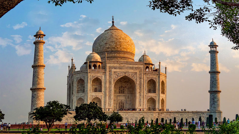 Taj Mahal and Agra tour by super fast Gatiman Express train