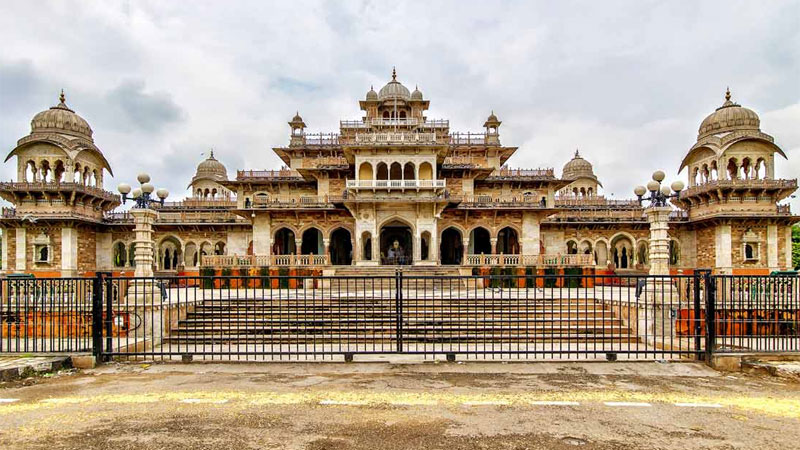 Golden Triangle Tour with Khajuraho and Varanasi